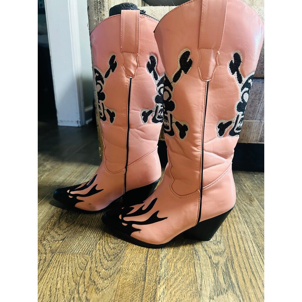 DOLLS KILL Pink Black Skull And Crossbones Flame Cowboy Boho Rough Rider Boots - Picture 2 of 12